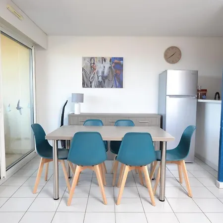Grand T3 6 Couchages Avec Piscine Vue Salins Le Grau-du-Roi