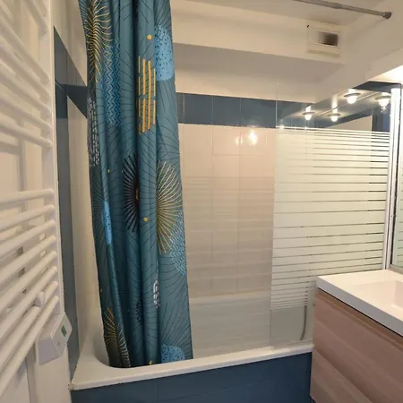 Apartment Grand T3 6 Couchages Avec Piscine Vue Salins Le Grau-du-Roi